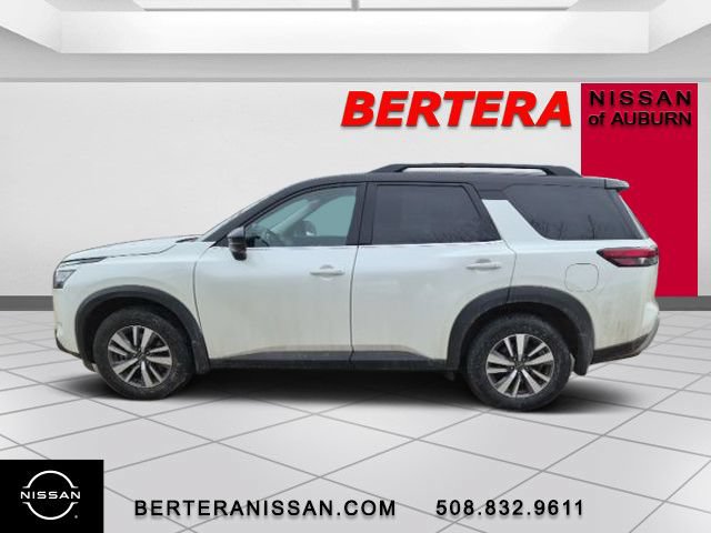 Used 2024 Nissan Pathfinder SL w/ Black Appearance Package