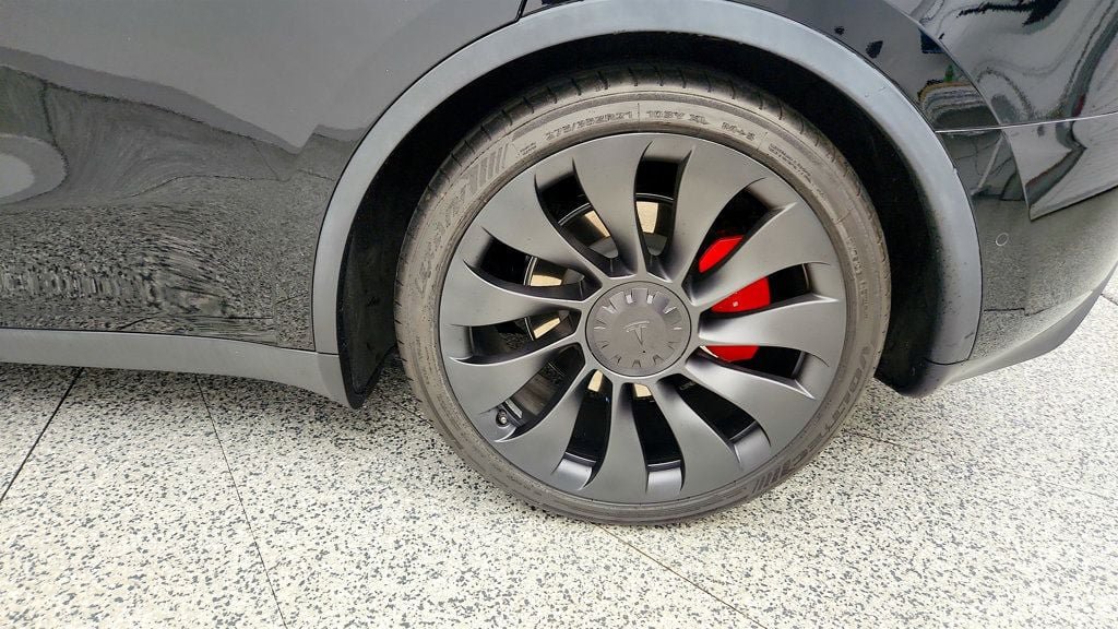 Used 2022 Tesla Model Y Performance AWD/4WD image 9