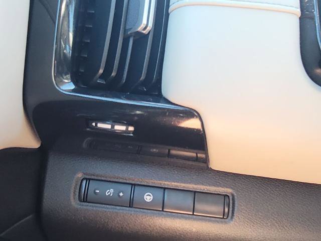 Used 2022 Nissan Pathfinder SV image 17