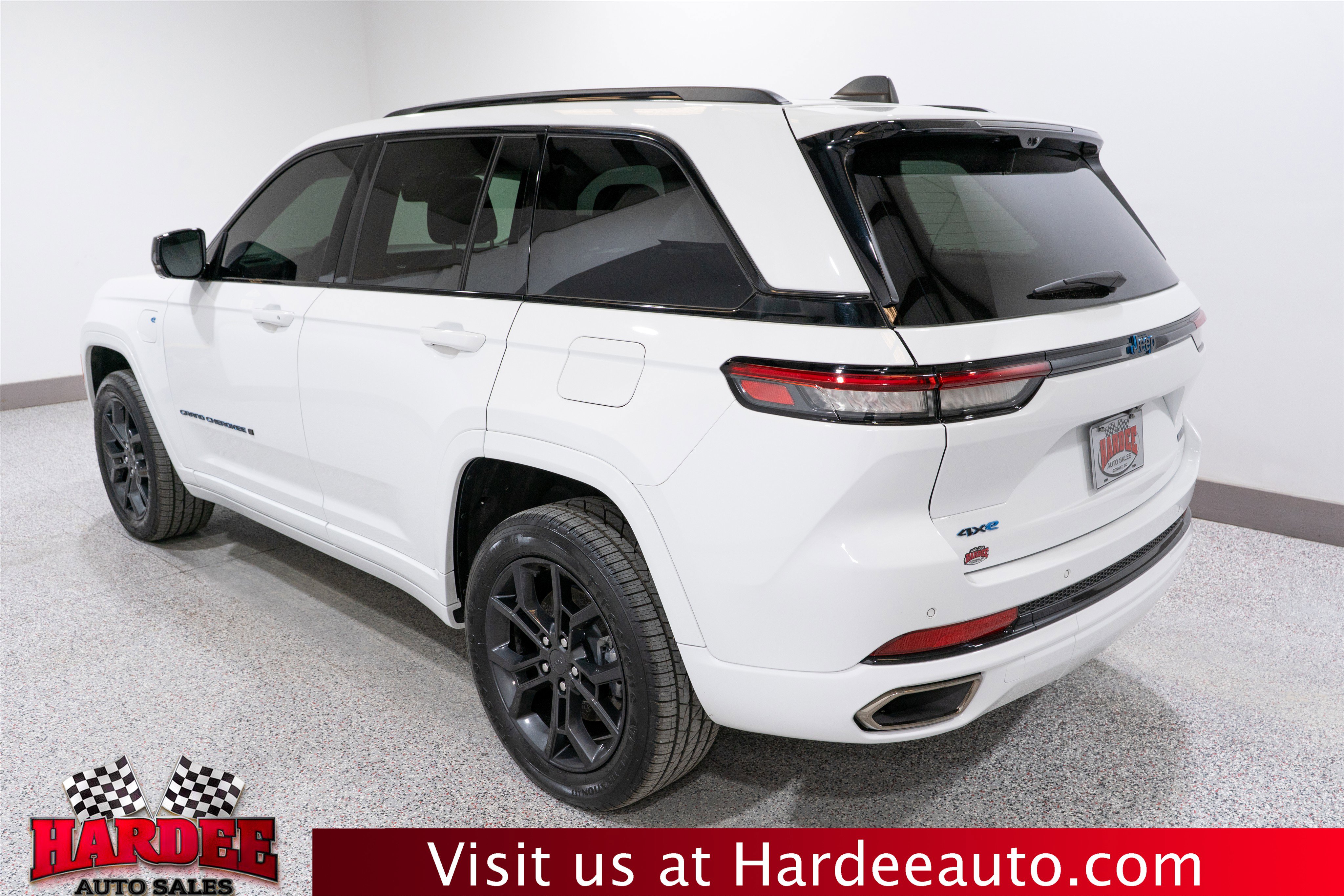 Used 2023 Jeep Grand Cherokee 30th Anniversary AWD/4WD image 3
