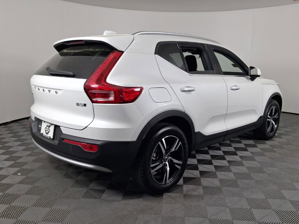 Certified 2025 Volvo XC40 B5 Core AWD/4WD image 7