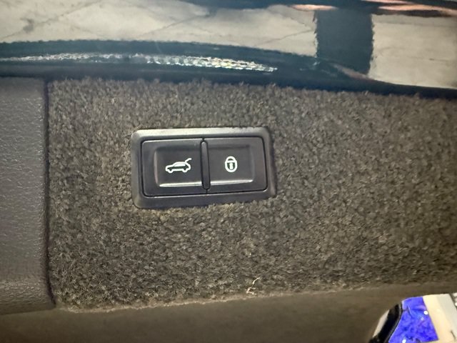 Used 2017 Bentley Bentayga AWD/4WD image 15