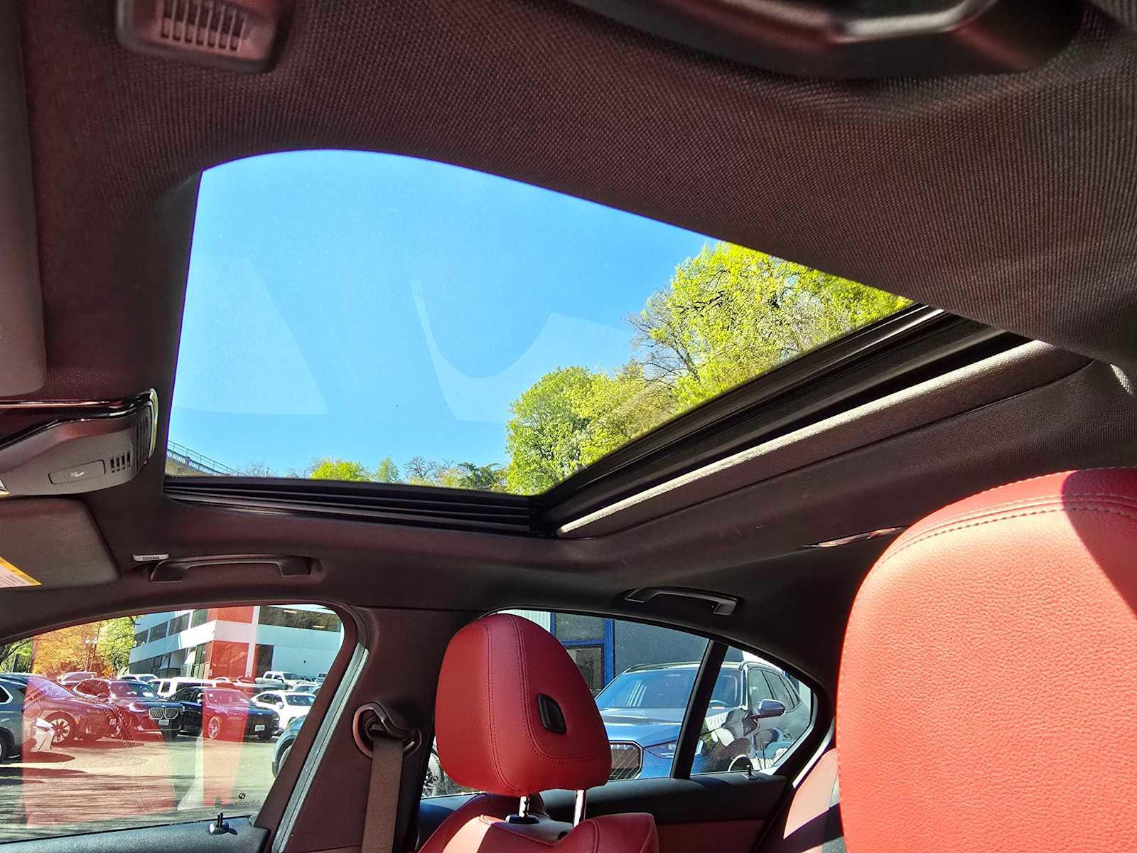 Used 2022 BMW 330i xDrive Sedan w/ M Sport Package image 22