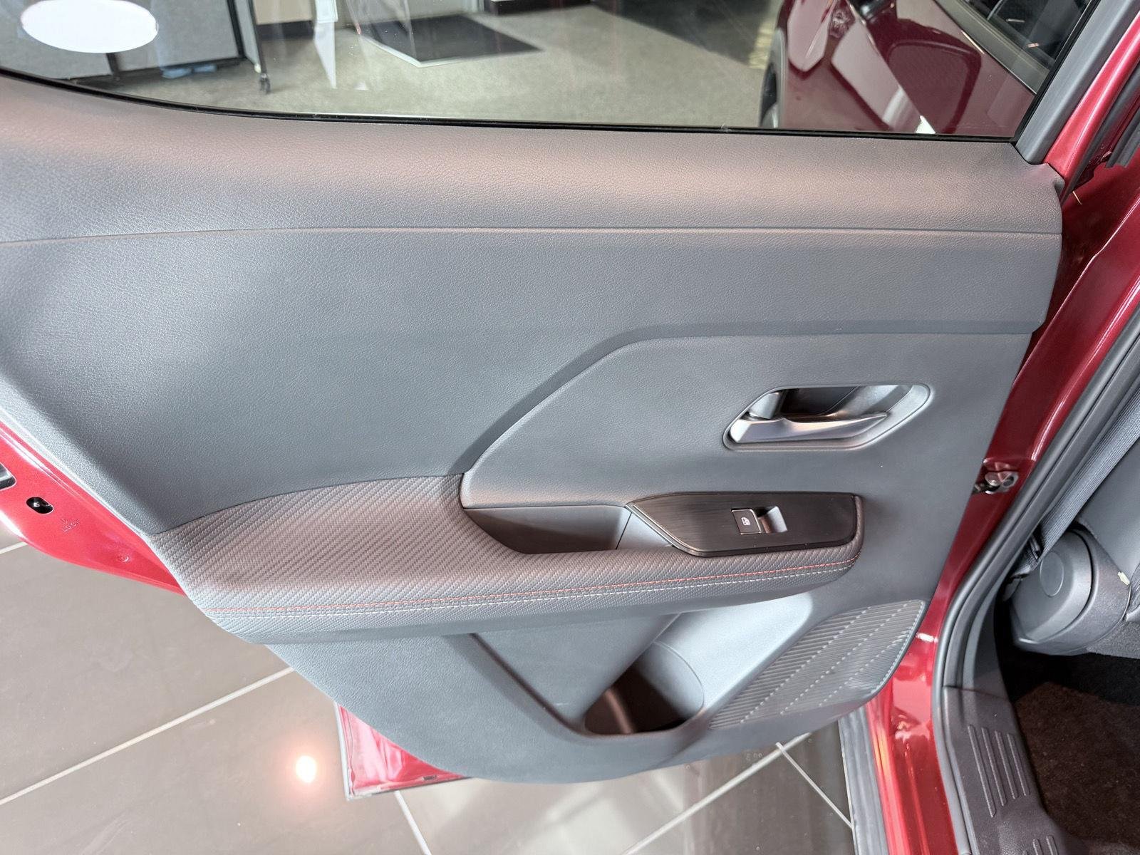 Used 2025 Nissan Kicks SR AWD/4WD image 21