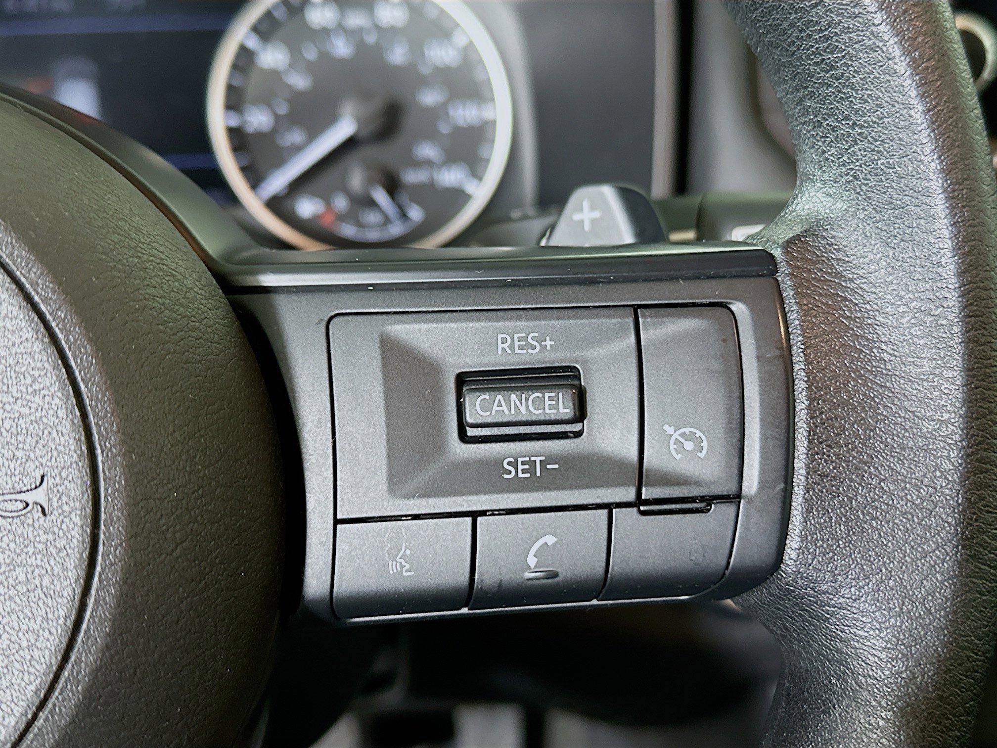 Used 2024 Nissan Rogue S image 17