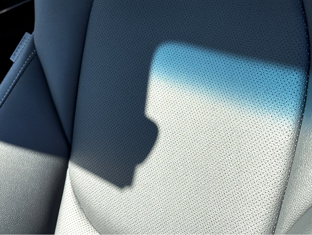 Used 2025 Genesis GV70 2.5T image 5