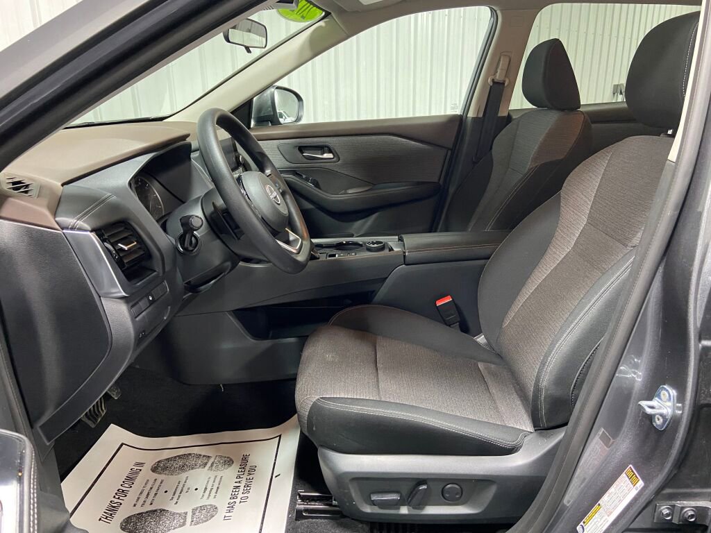 Used 2022 Nissan Rogue SV image 9