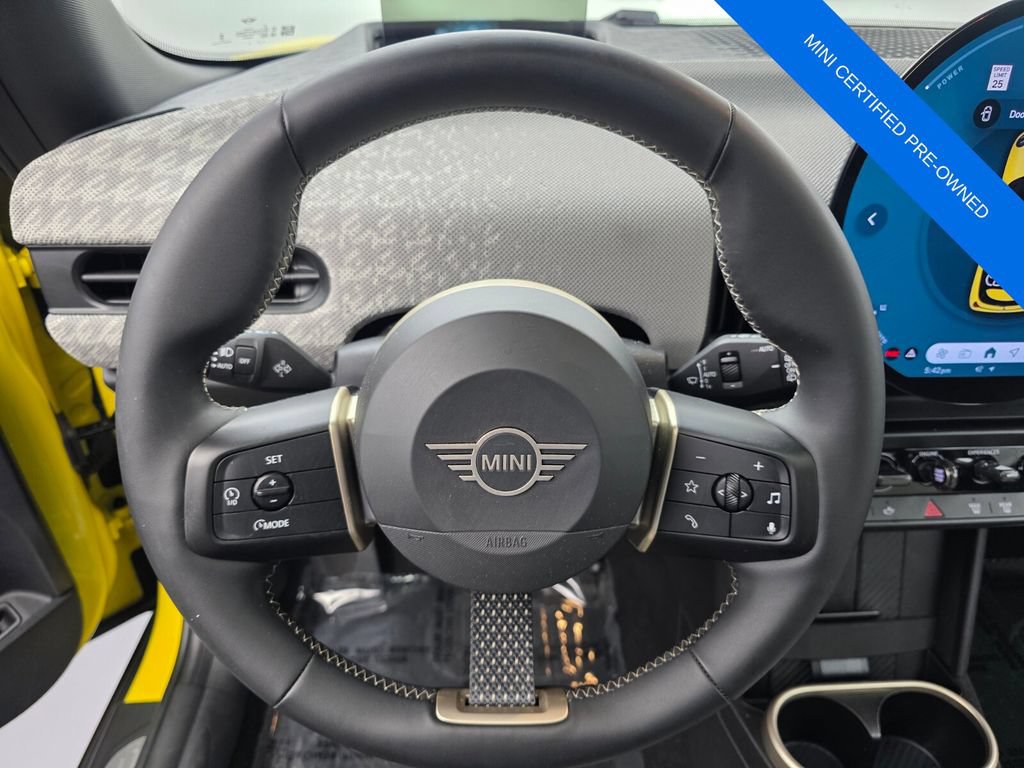 Used 2025 MINI Cooper 2-Door Hardtop FWD image 16