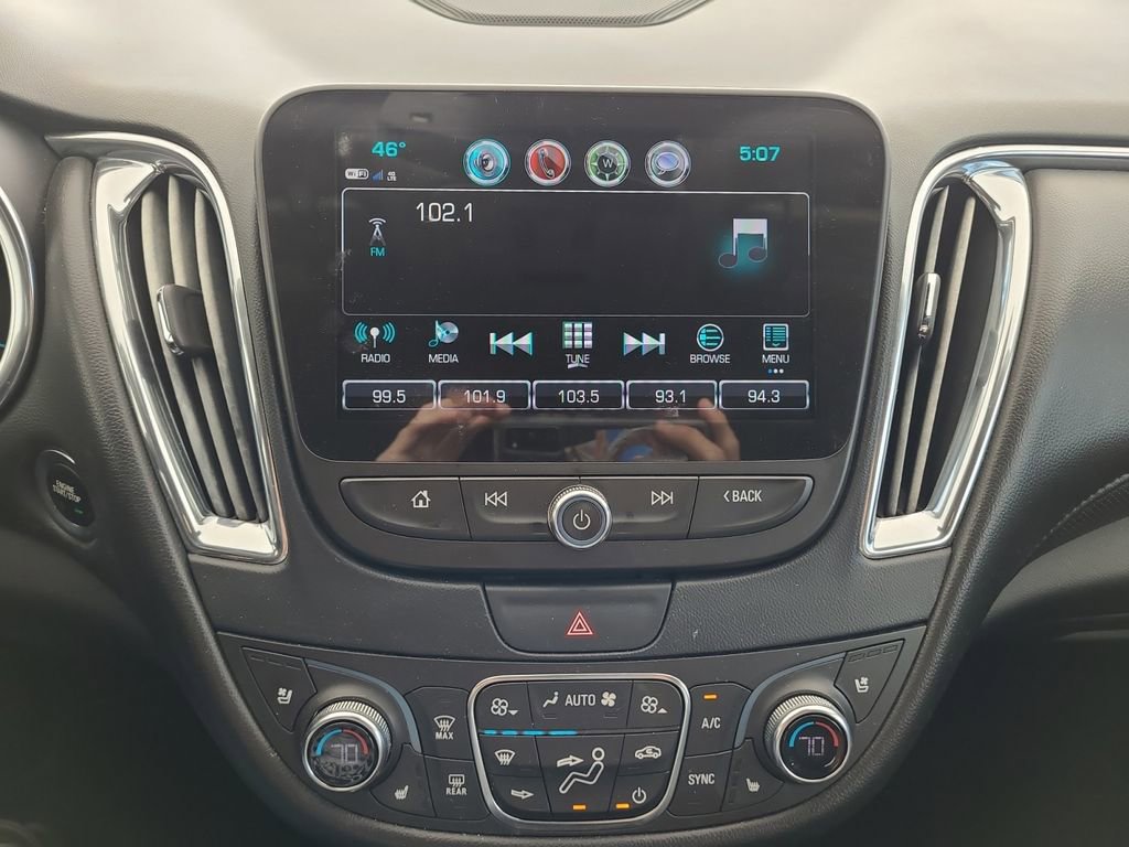 Used 2017 Chevrolet Malibu Premier w/ Premier Sun and Wheel Package FWD image 21