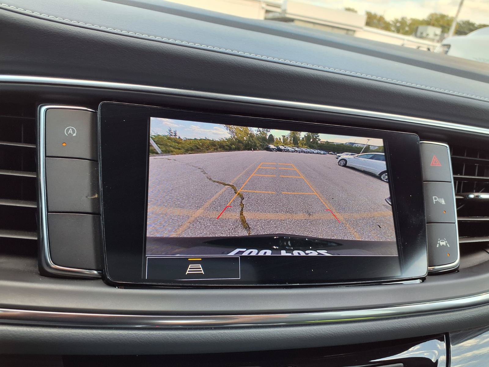 Used 2024 Buick Enclave Essence FWD image 7
