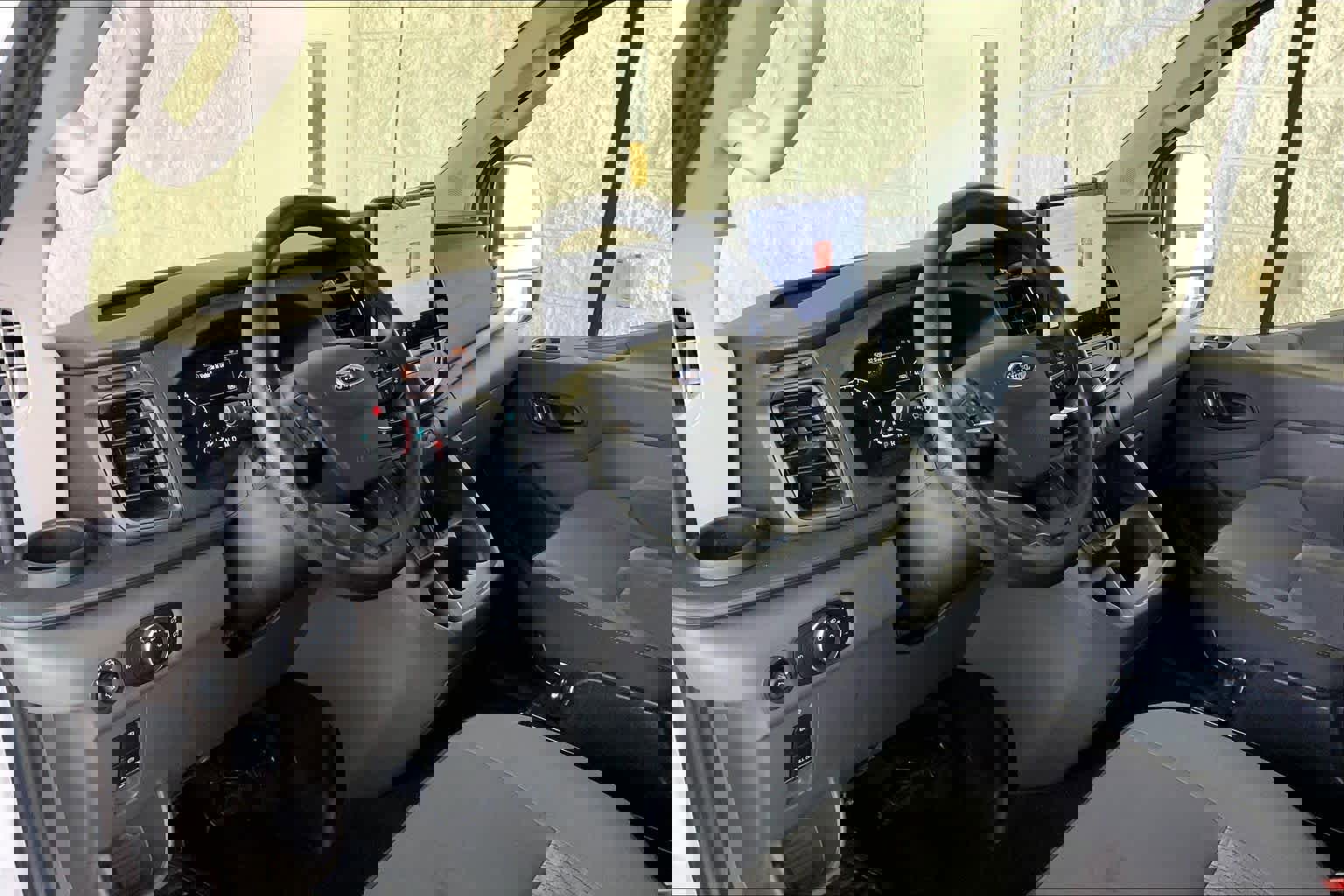 Used 2024 Ford Transit 350 XLT image 17