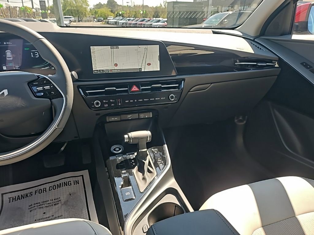 Used 2025 Kia Niro EX image 16