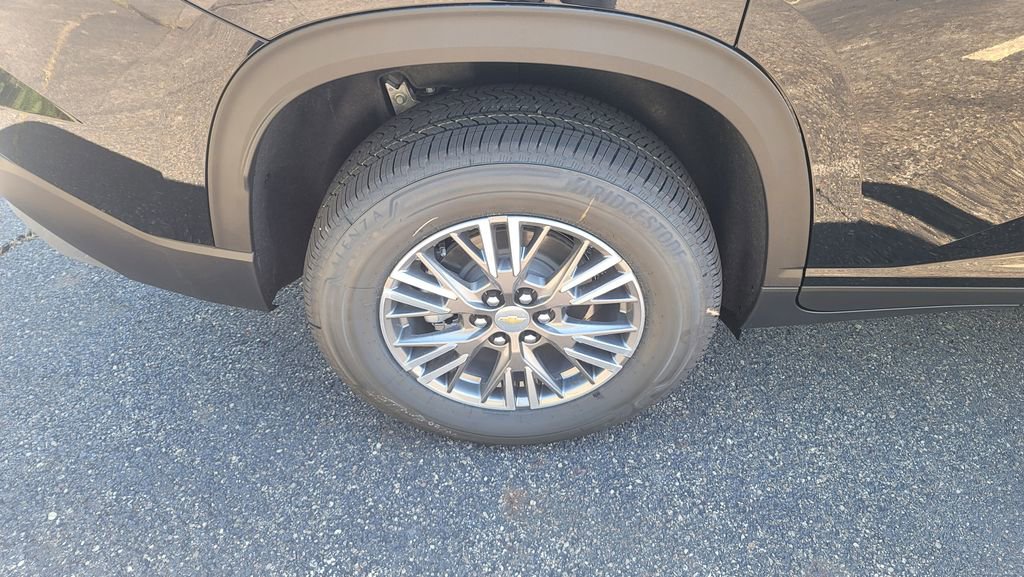 New 2026 Chevrolet Traverse LT w/ LPO, Floor Liner Package image 13