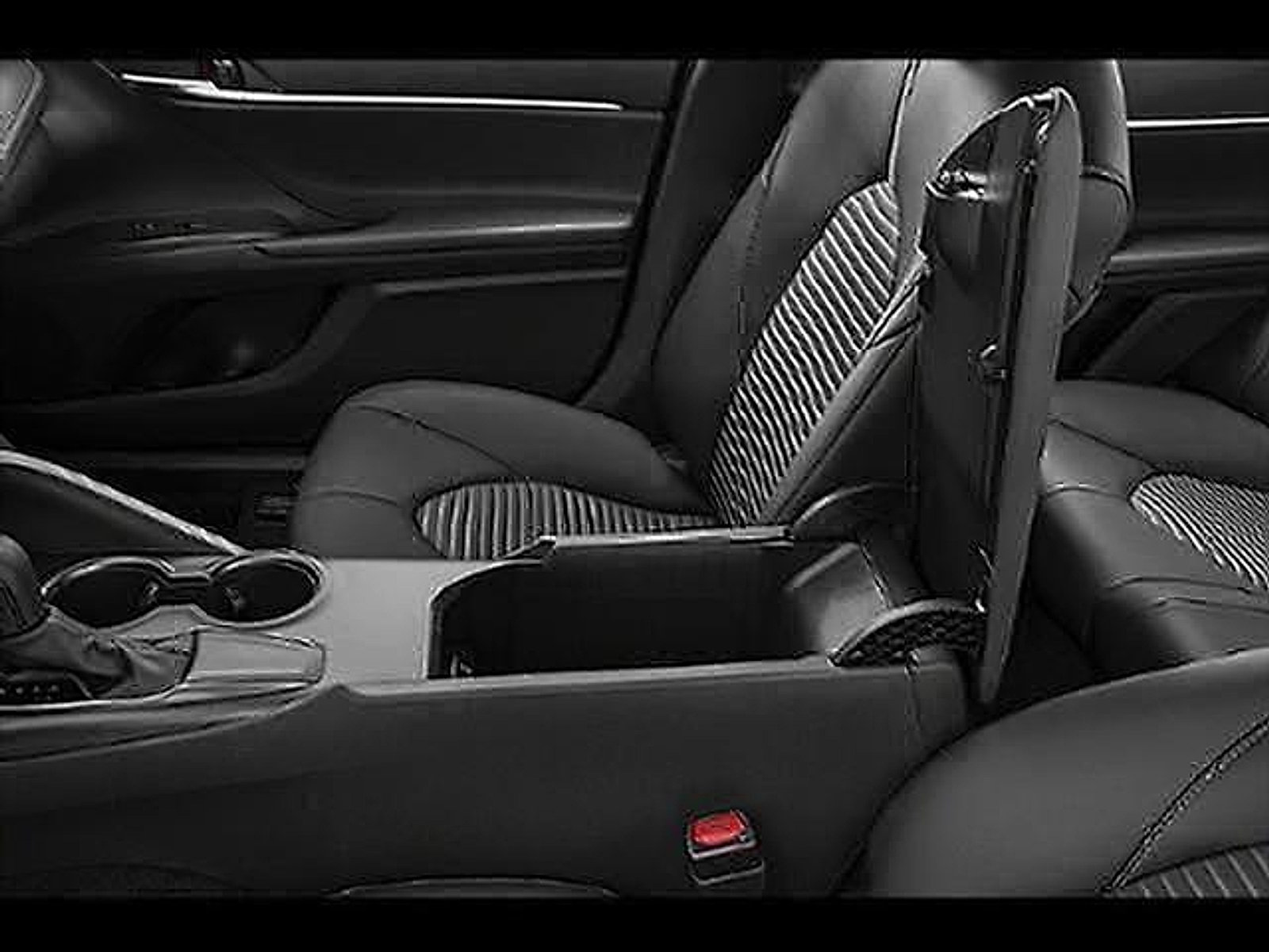 Used 2021 Toyota Camry SE w/ Cold Weather Package FWD image 24