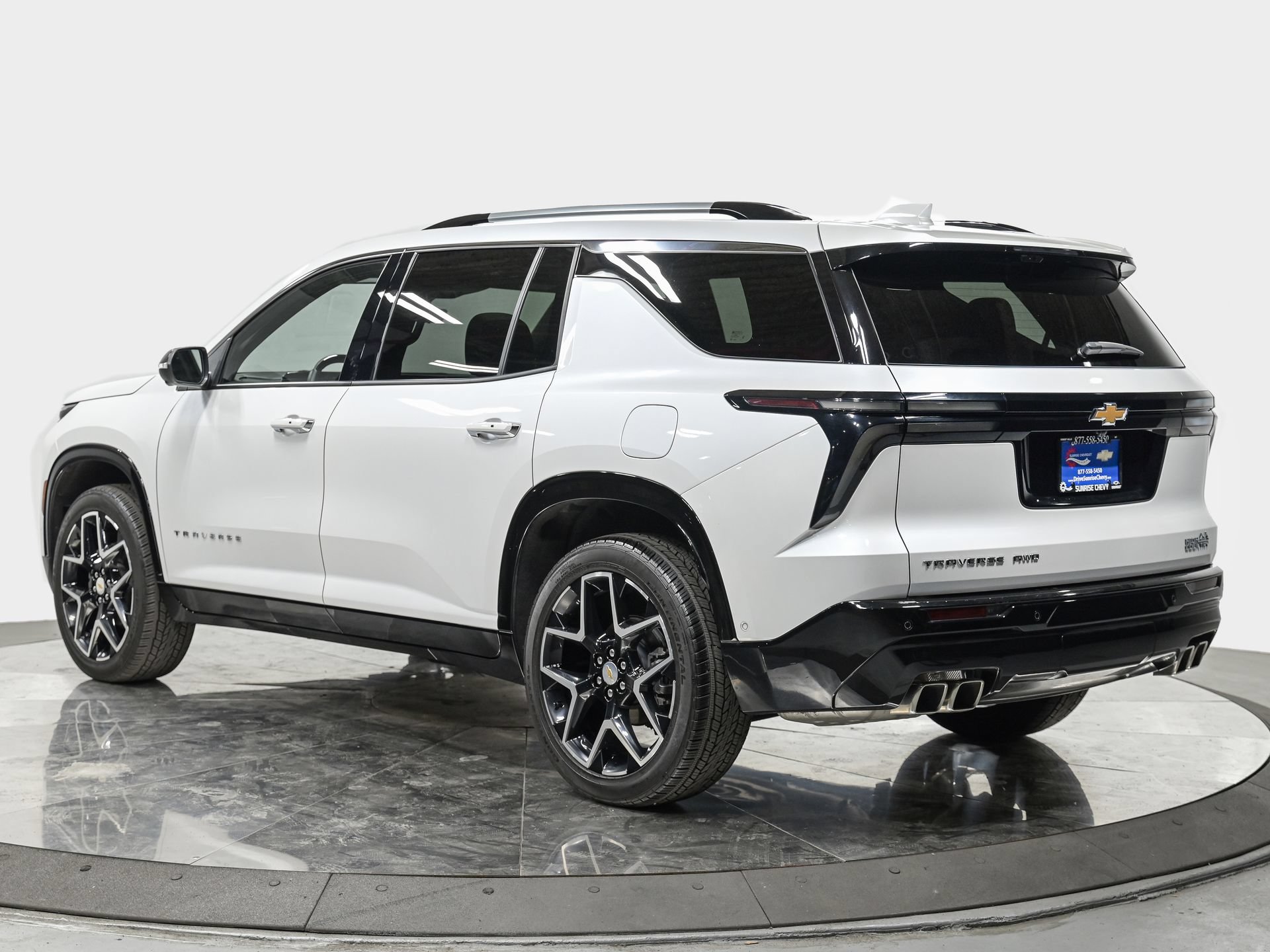 Used 2025 Chevrolet Traverse High Country AWD/4WD image 4