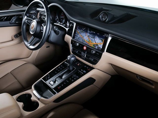 Certified 2025 Porsche Macan 2.0L I4 Turbo image 14