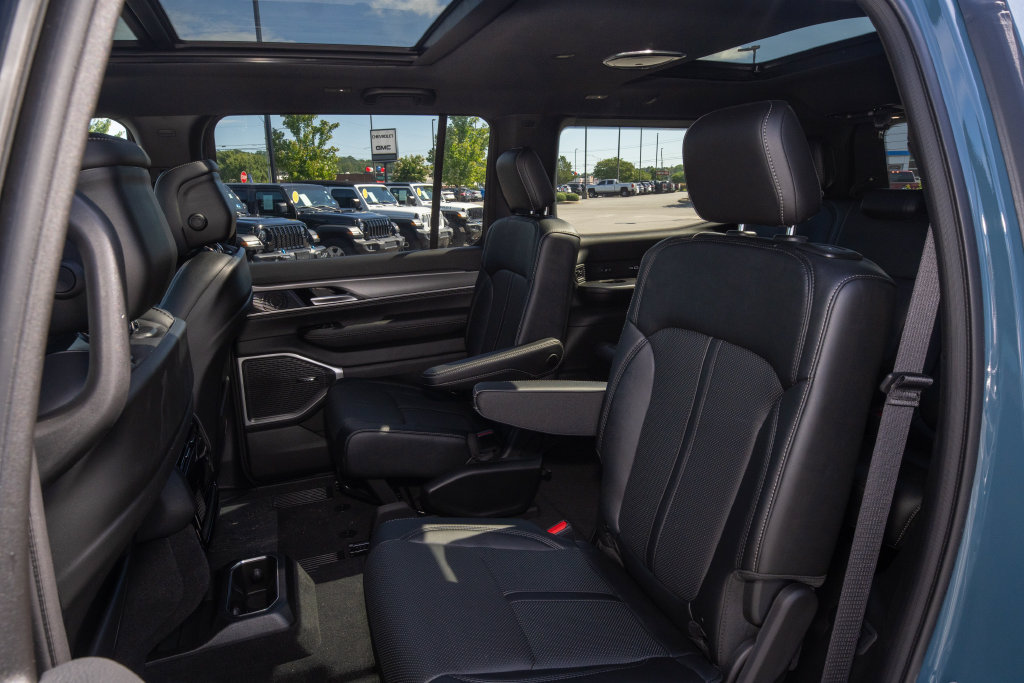 New 2026 Jeep Grand Wagoneer 4WD w/ Premium Group I image 19