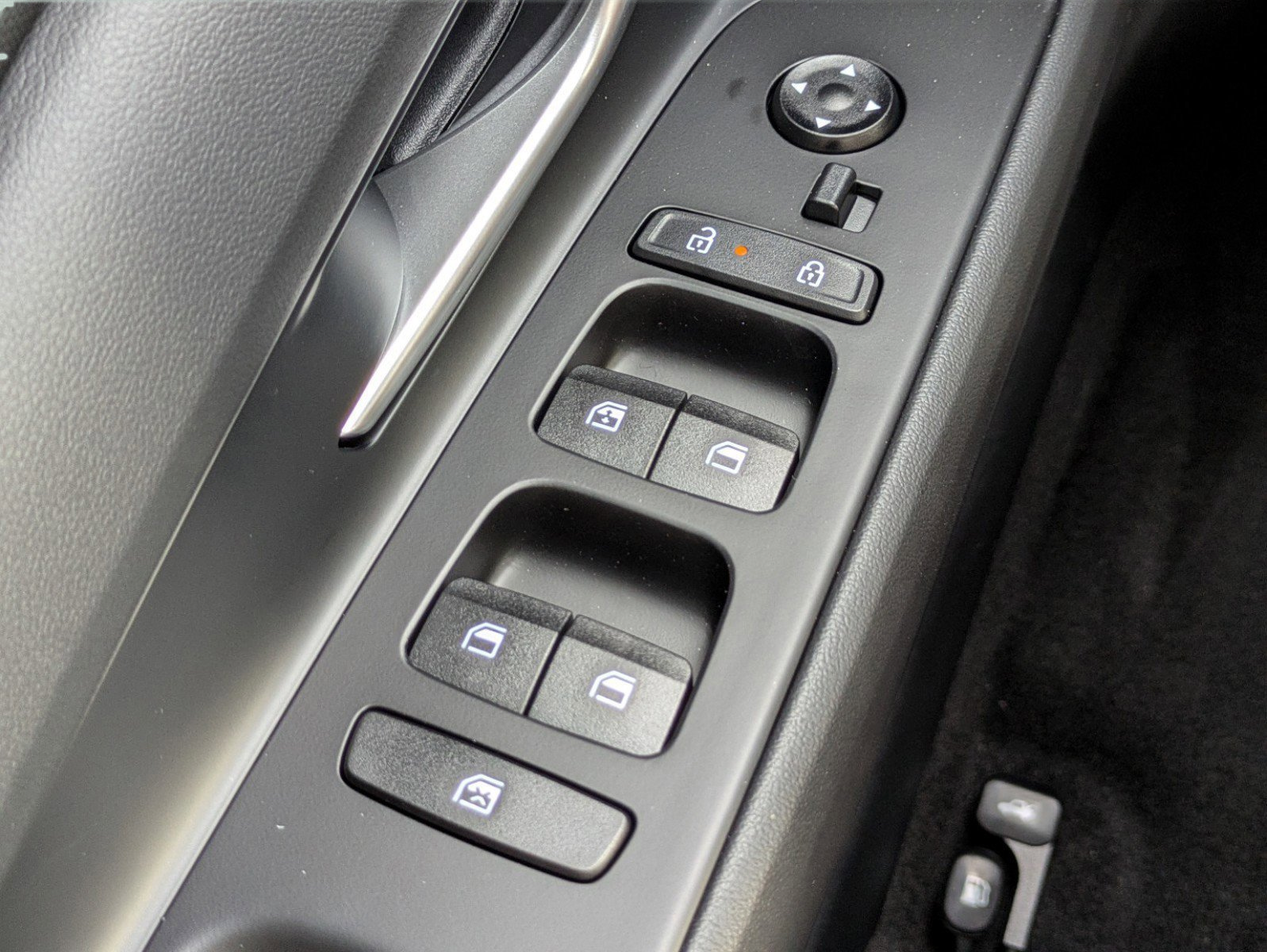 Certified 2025 Hyundai Elantra SEL FWD image 20