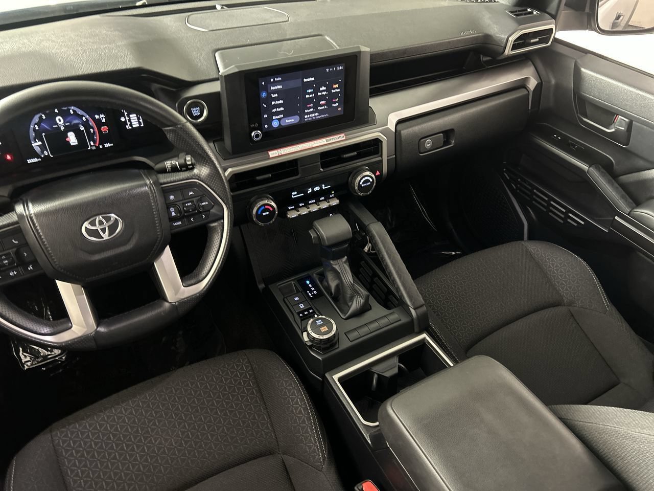 Used 2025 Toyota 4Runner SR5 AWD/4WD image 23