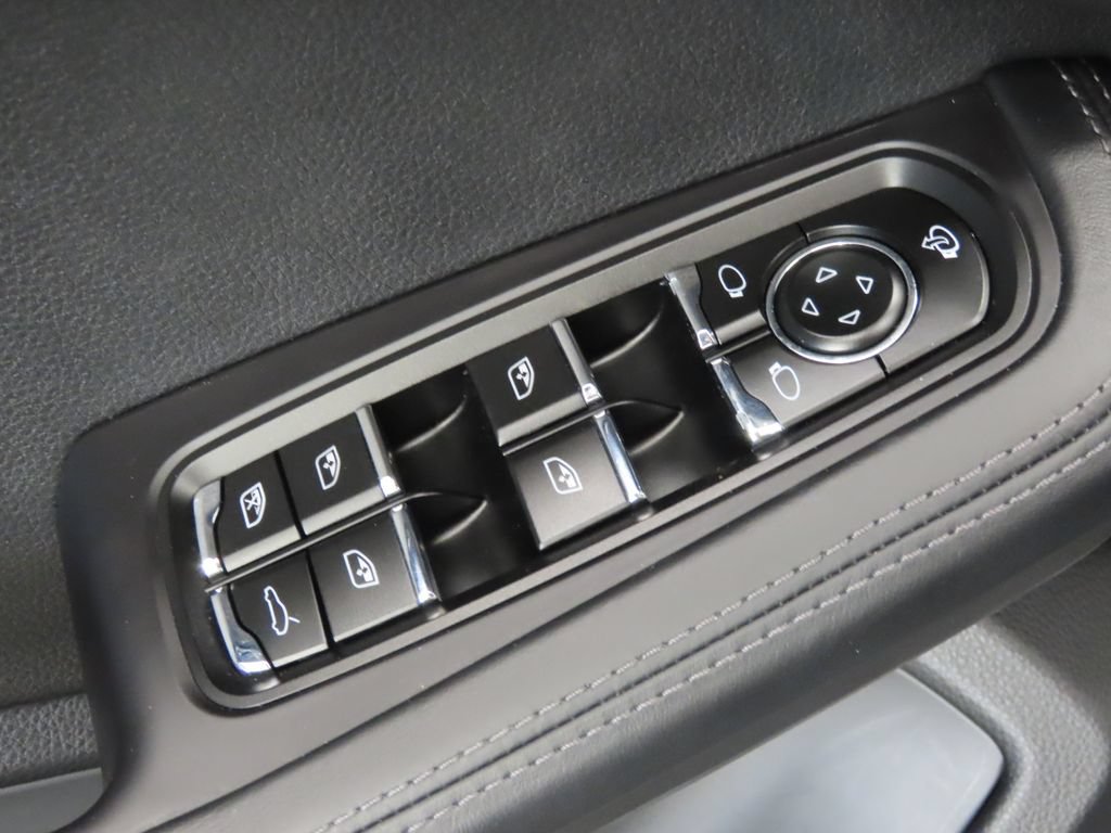 Certified 2024 Porsche Macan Turbo AWD/4WD image 38