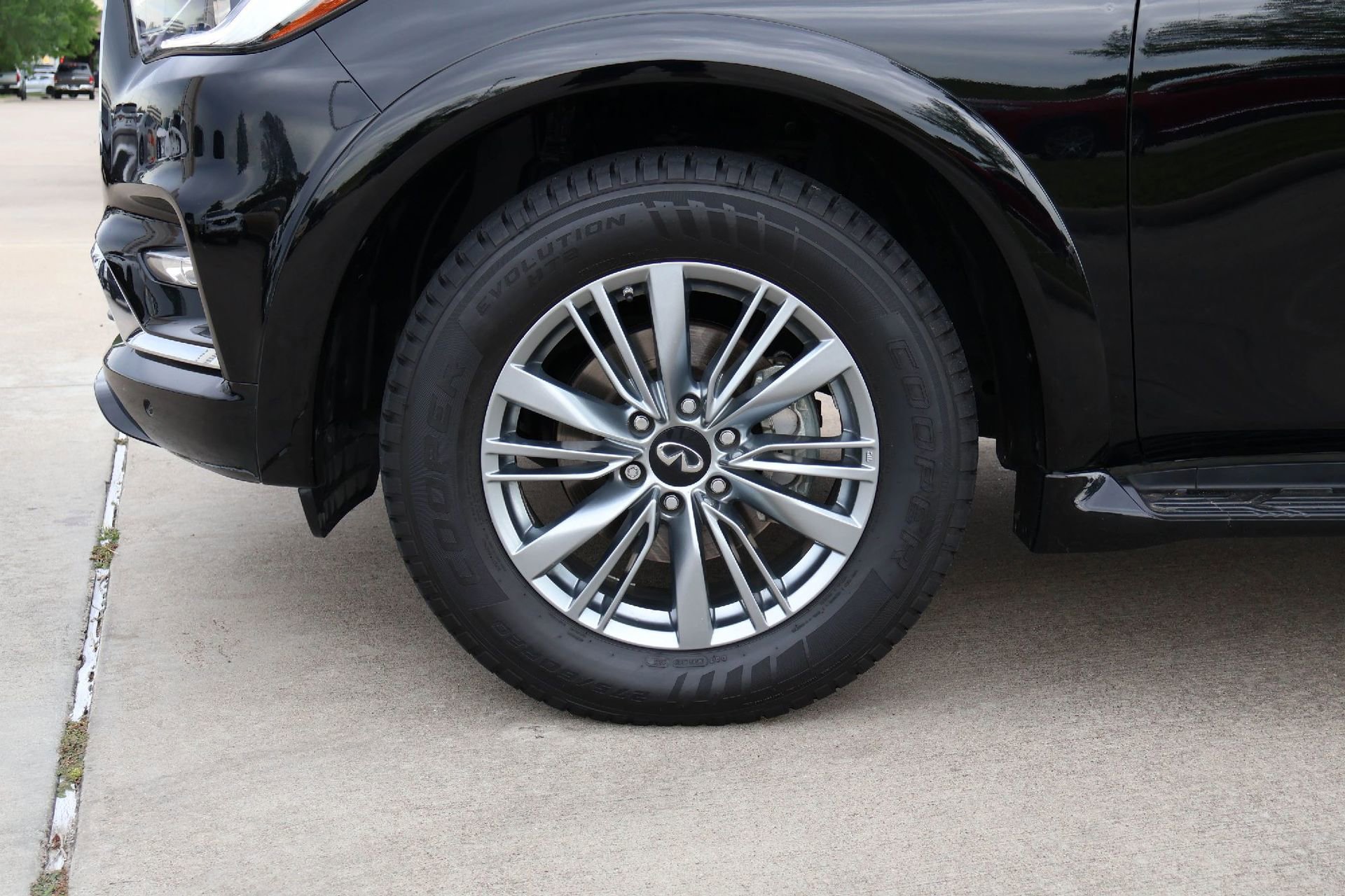 Used 2022 INFINITI QX80 Luxe w/ All-Season Package AWD/4WD image 8