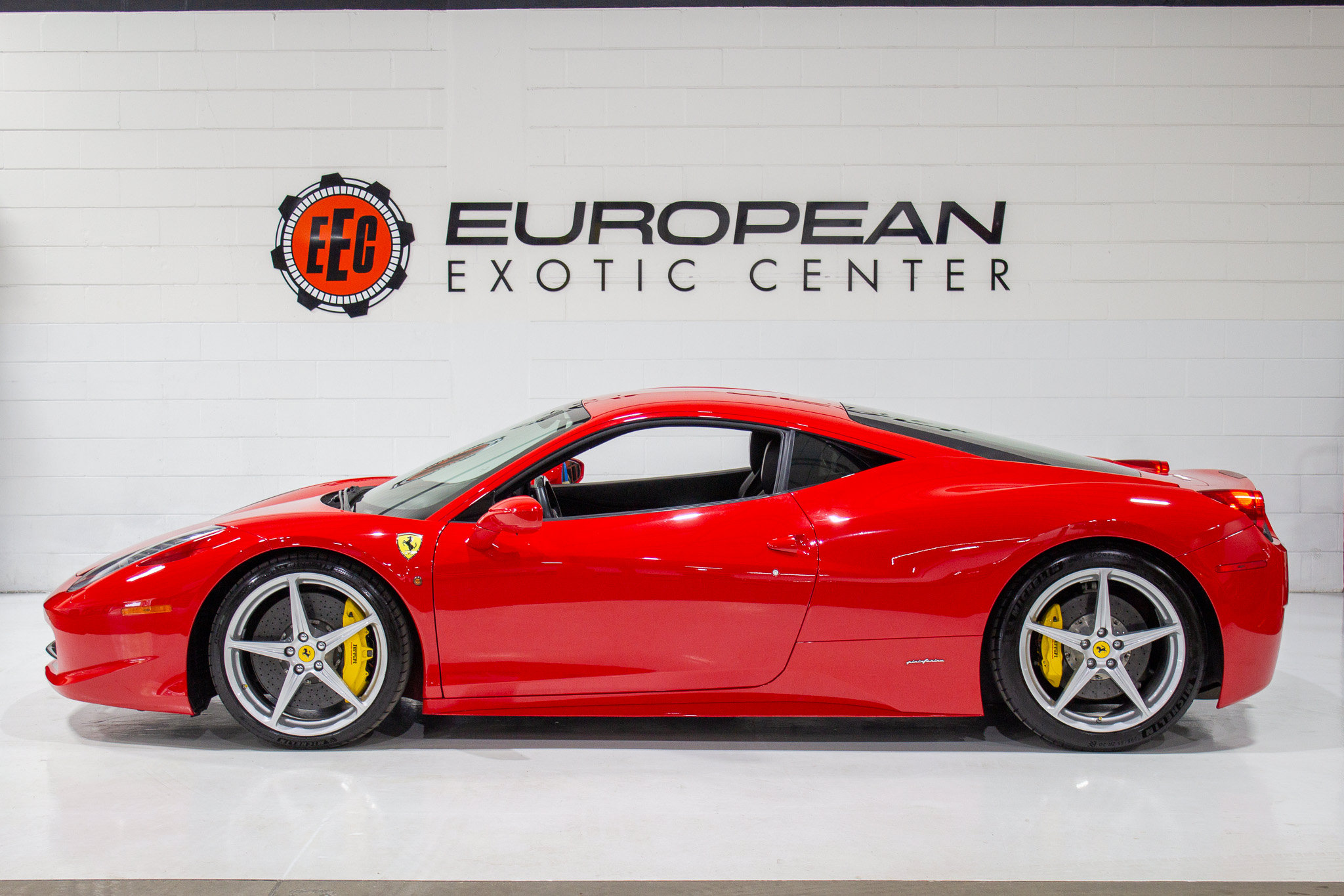 Used 2014 Ferrari 458 Italia Coupe RWD image 8