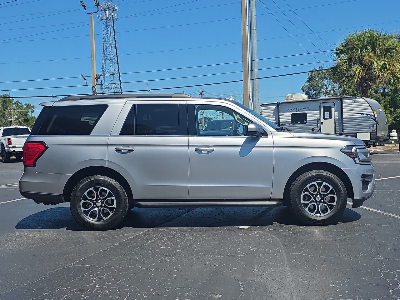Used 2024 Ford Expedition XLT AWD/4WD image 8