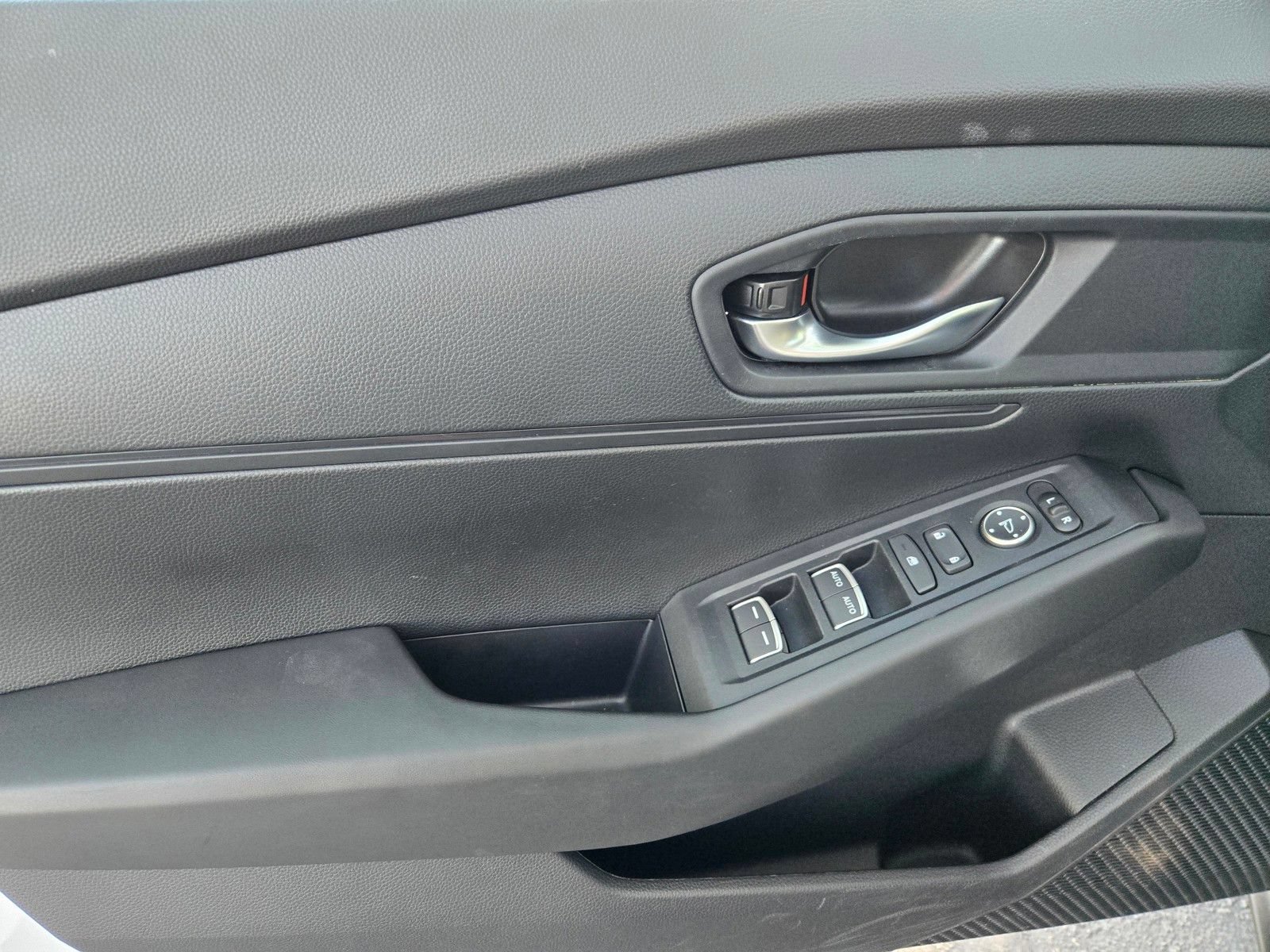 Used 2025 Honda Accord LX image 17