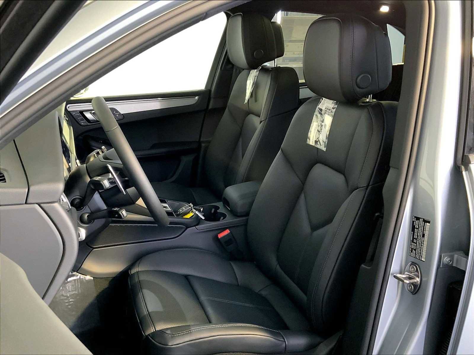 New 2025 Porsche Macan image 5