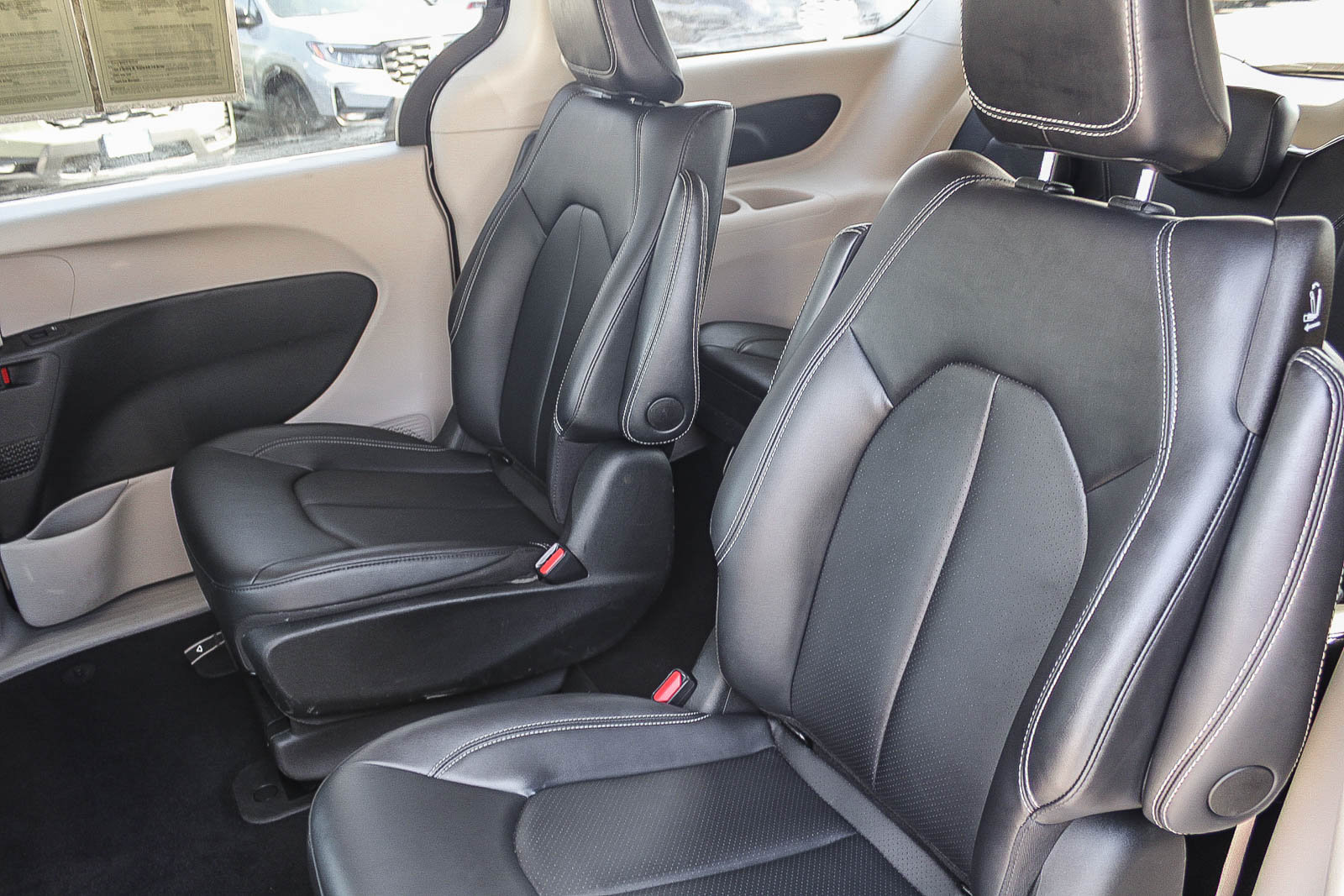 Used 2024 Chrysler Pacifica Limited FWD image 20