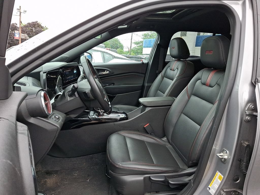Used 2024 Chevrolet Trax RS w/ Sunroof Package FWD image 19