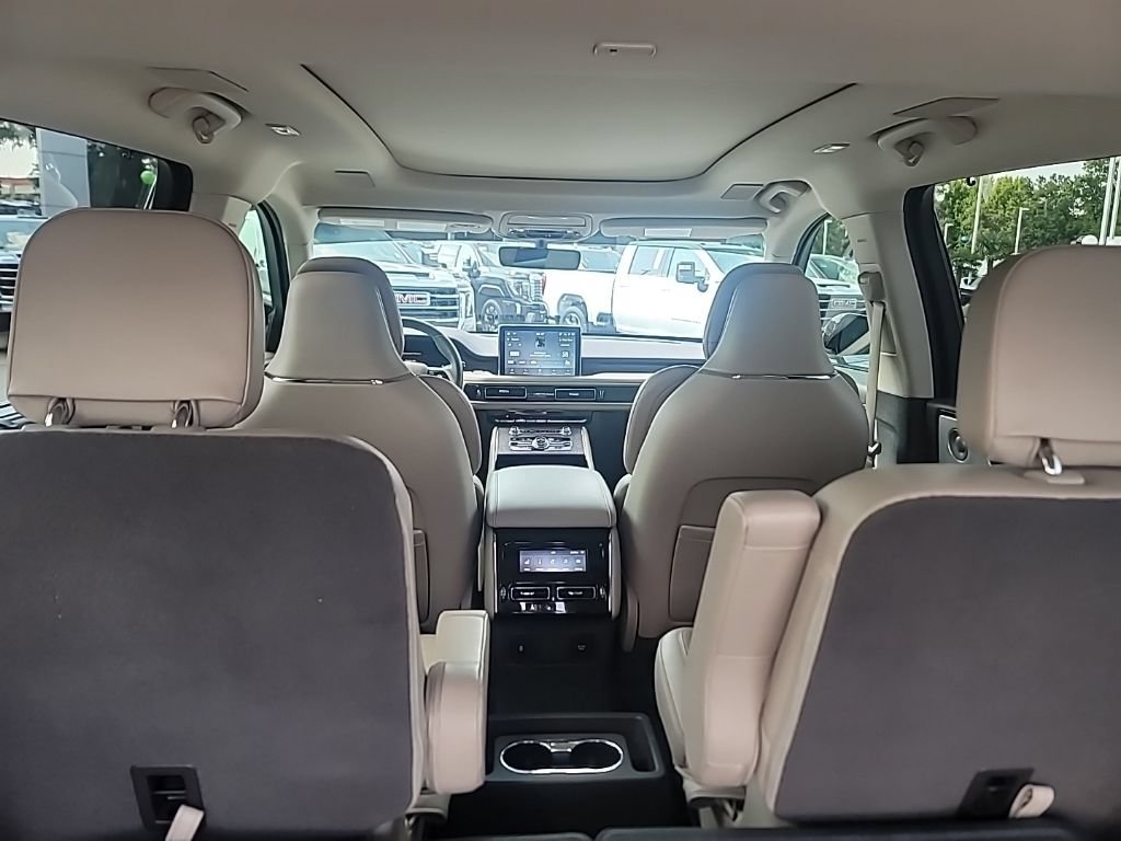 Used 2022 Lincoln Aviator Reserve w/ Equipment Group 201A RWD image 10