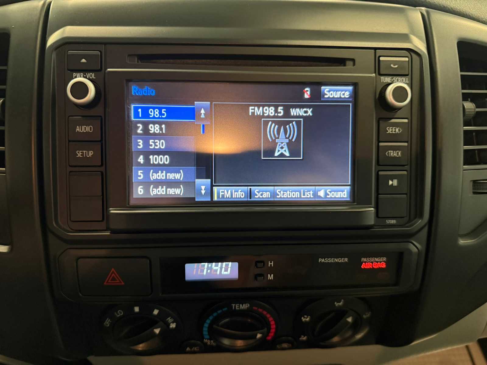 Used 2014 Toyota Tacoma 2WD Regular Cab image 25