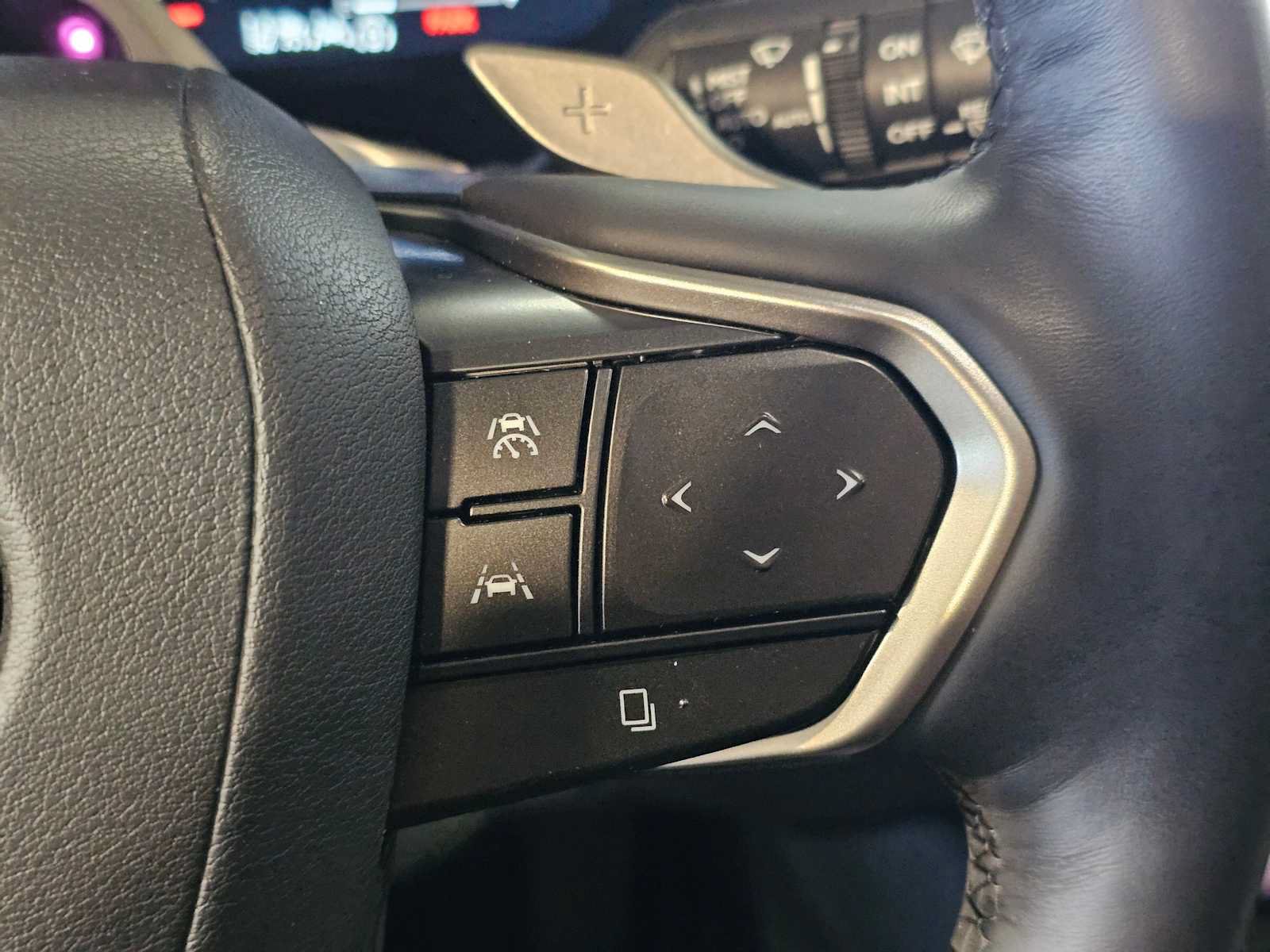 Used 2025 Lexus RX 450h AWD w/ Convenience Package image 17