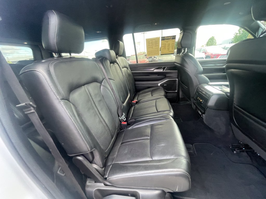 Used 2022 Jeep Wagoneer Series III AWD/4WD image 28