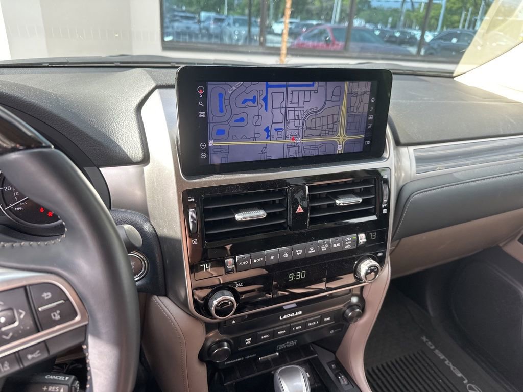 Used 2023 Lexus GX 460 Premium w/ Accessory Package image 4