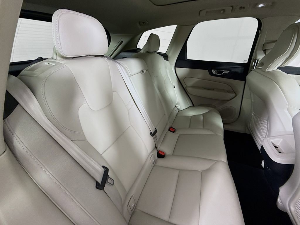 Used 2023 Volvo XC60 B5 Plus AWD/4WD image 26