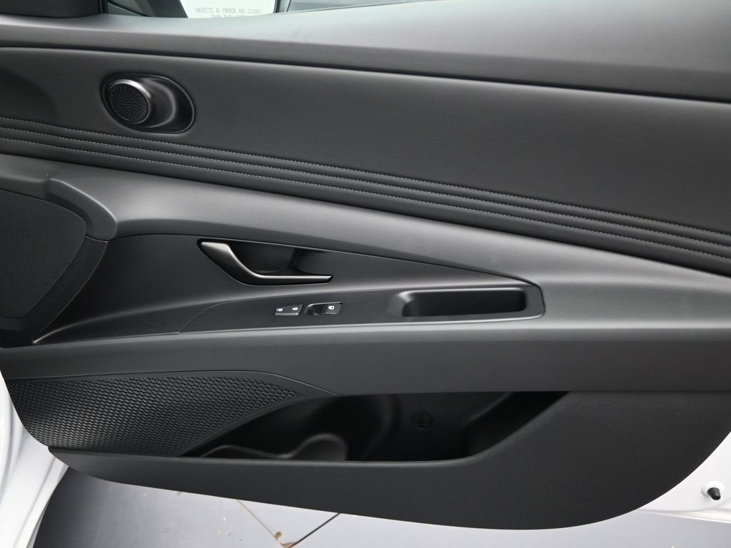 Used 2025 Hyundai Elantra Sport image 28