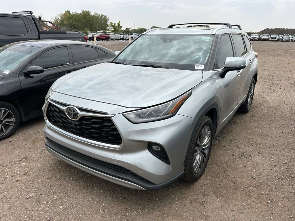 Used 2021 Toyota Highlander Platinum FWD image 1