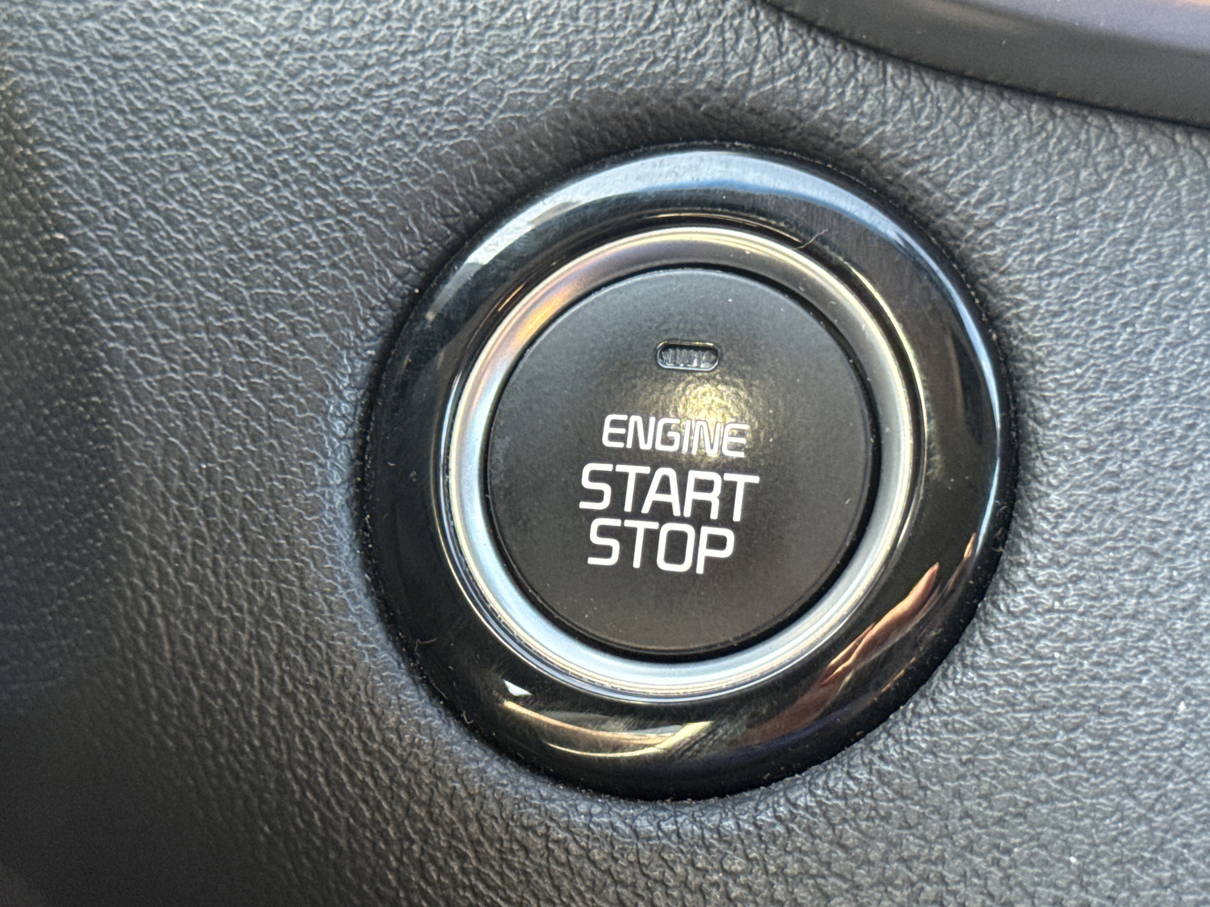 Used 2017 Kia Sorento EX image 4