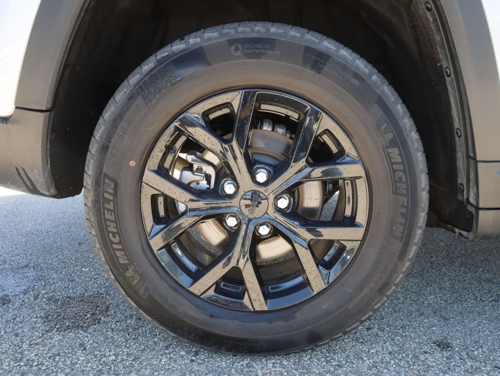 Used 2024 Jeep Grand Cherokee Altitude AWD/4WD image 10