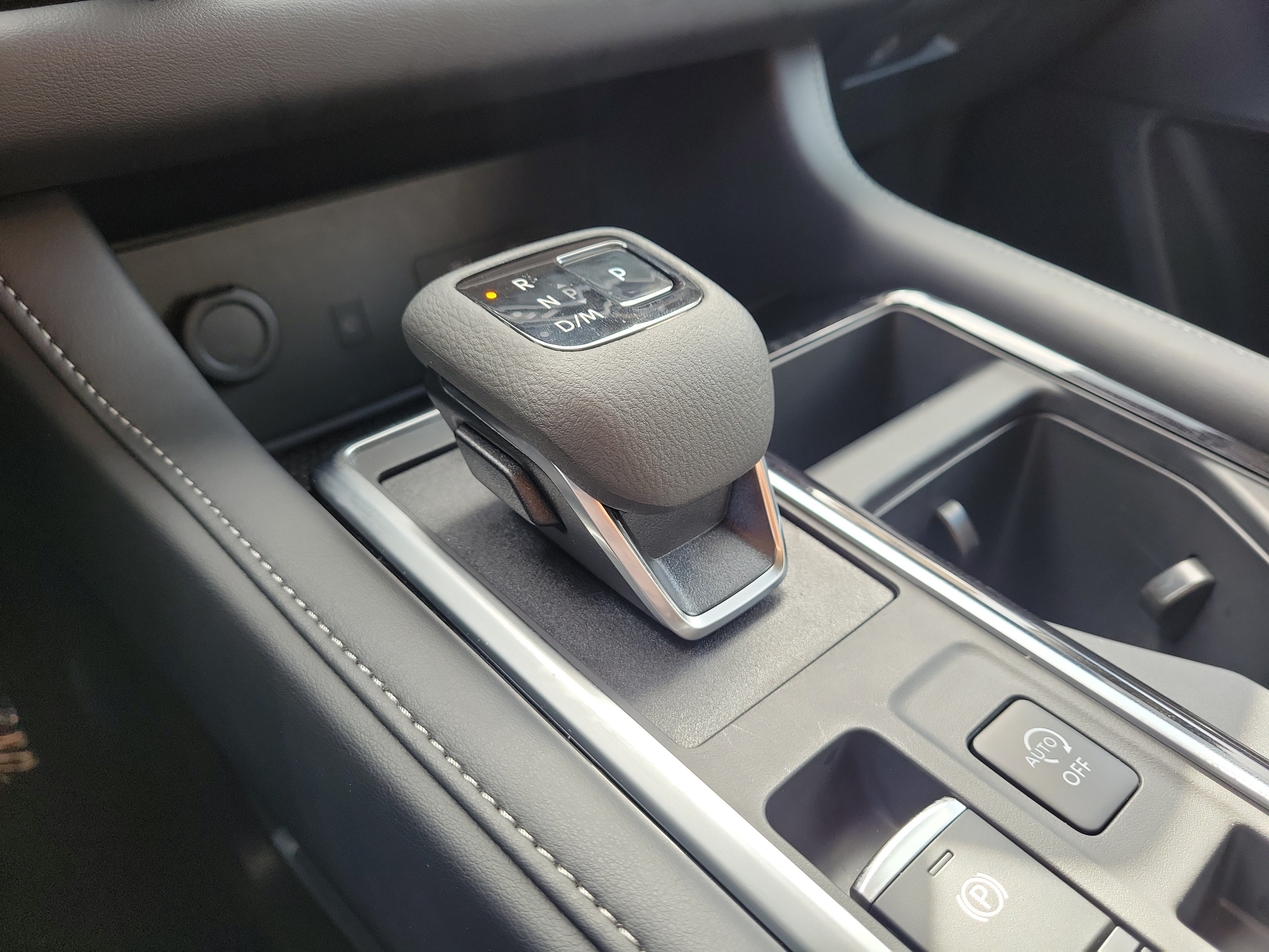 Certified 2025 Nissan Pathfinder SL FWD image 29