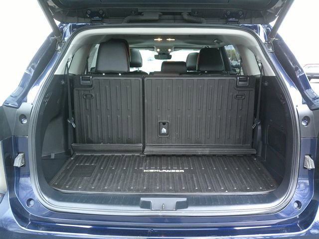 Used 2022 Toyota Highlander XLE AWD/4WD image 27