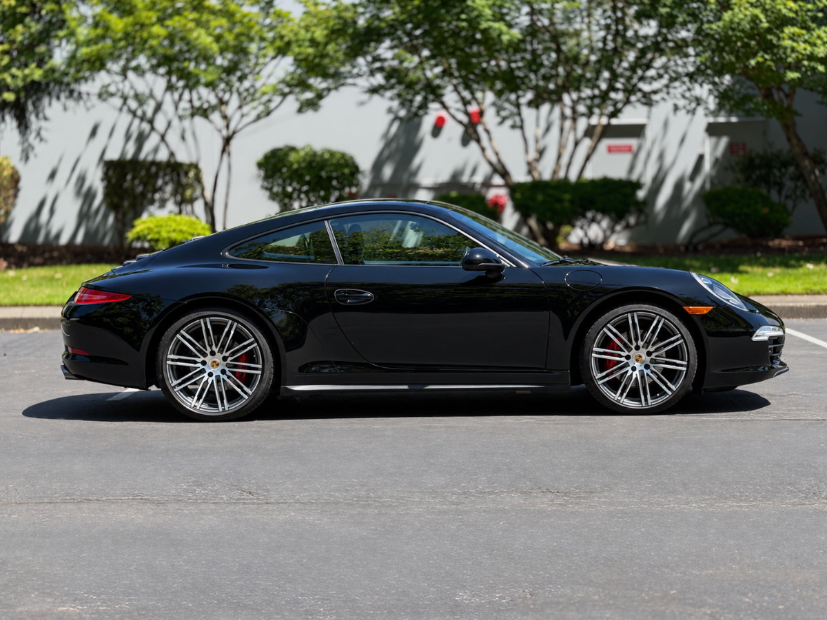 Used 2016 Porsche 911 Carrera RWD image 2