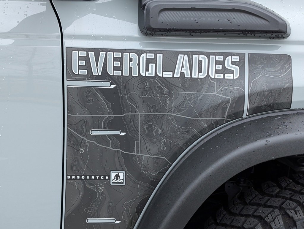 Used 2024 Ford Bronco Everglades image 33