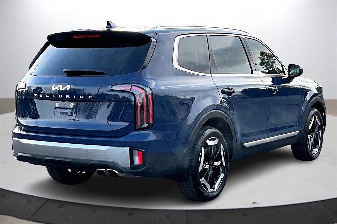 Used 2025 Kia Telluride EX w/ EX Captain's Chair Package image 8