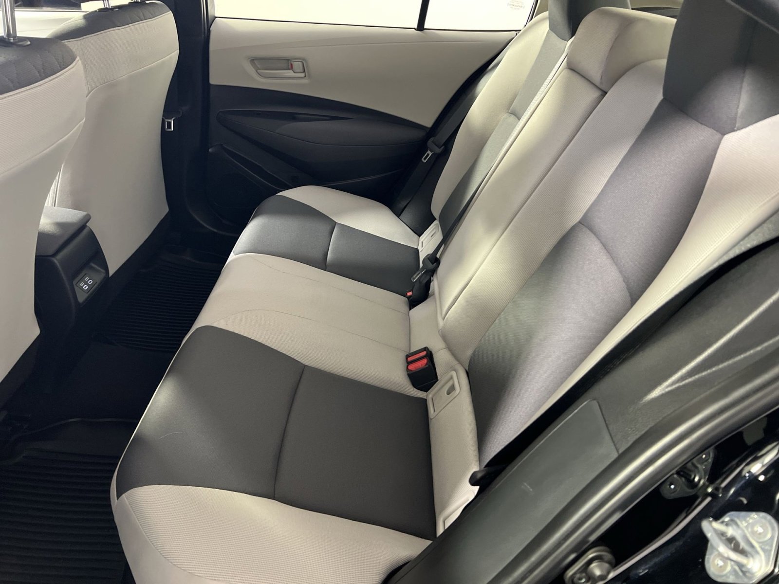 Used 2024 Toyota Corolla LE image 25