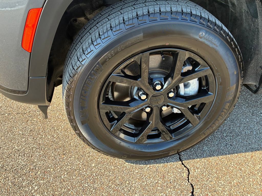 Used 2024 Jeep Grand Cherokee L Altitude image 11