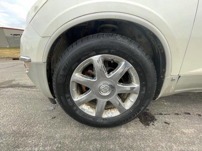 Used 2009 Buick Enclave CXL w/ Driver Confidence Package image 11