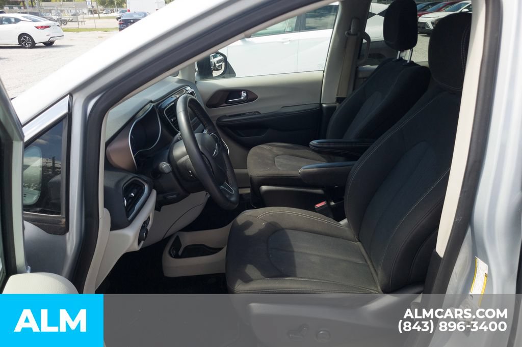 Used 2023 Chrysler Voyager LX FWD image 6